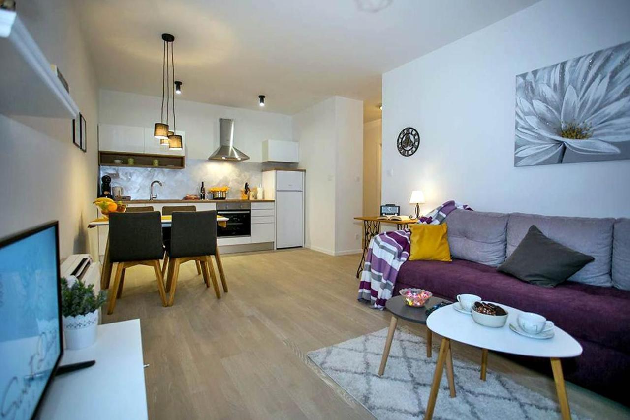 Apartment Sweet Daisy With Parking Zara Esterno foto